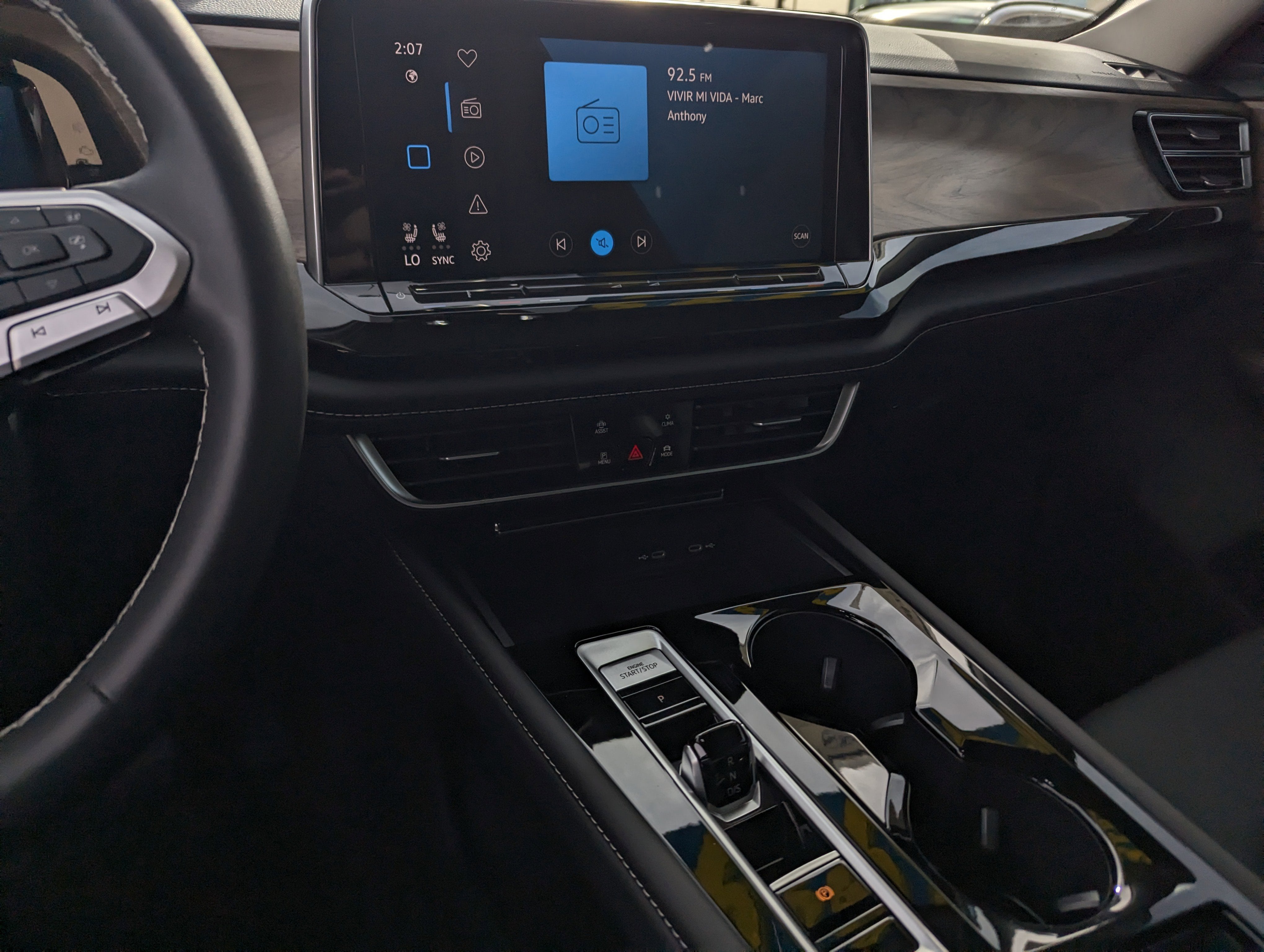 2025 Volkswagen Atlas 2.0T SE w/Technology