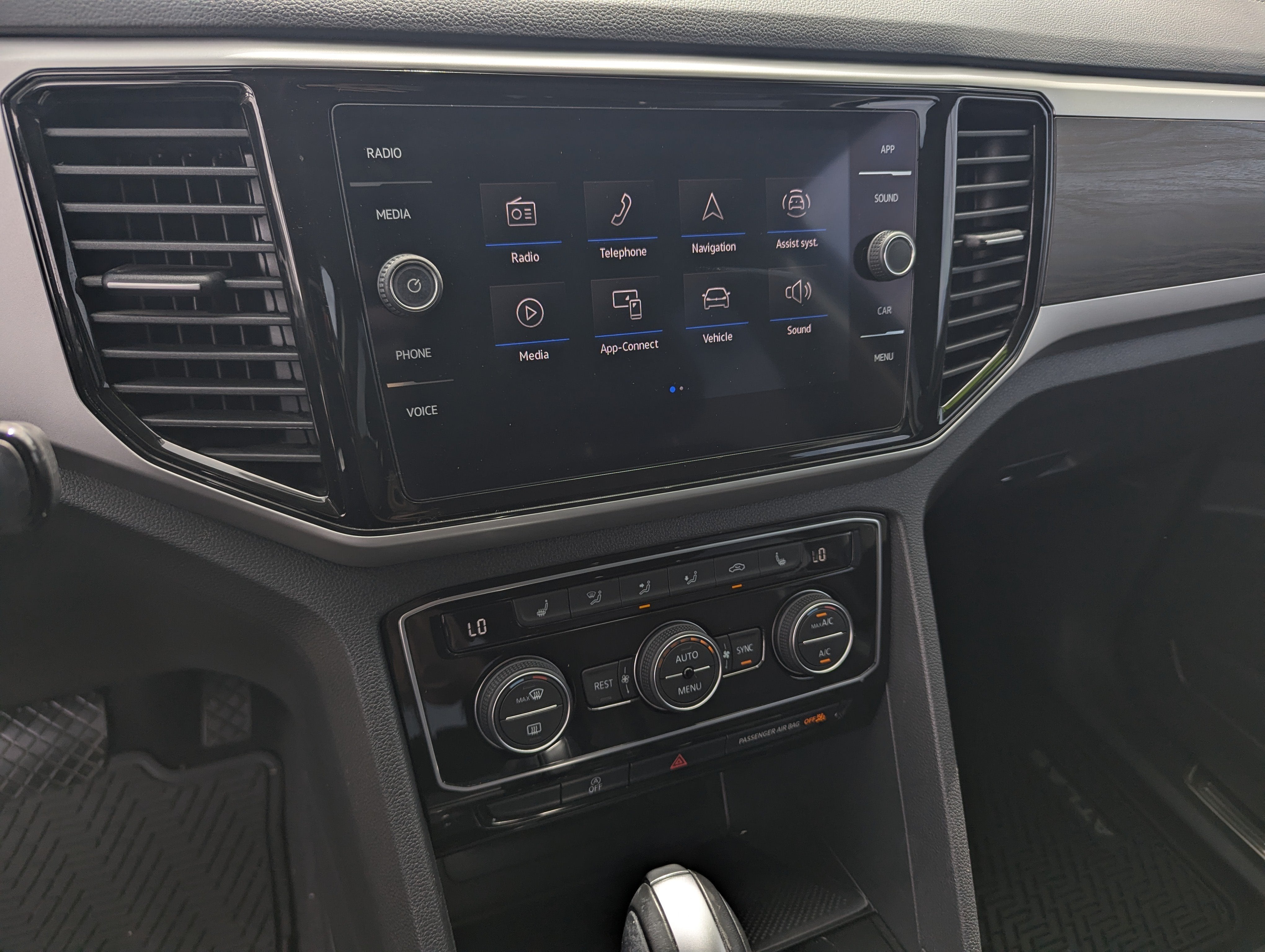 2022 Volkswagen Atlas 3.6L V6 SE w/Technology