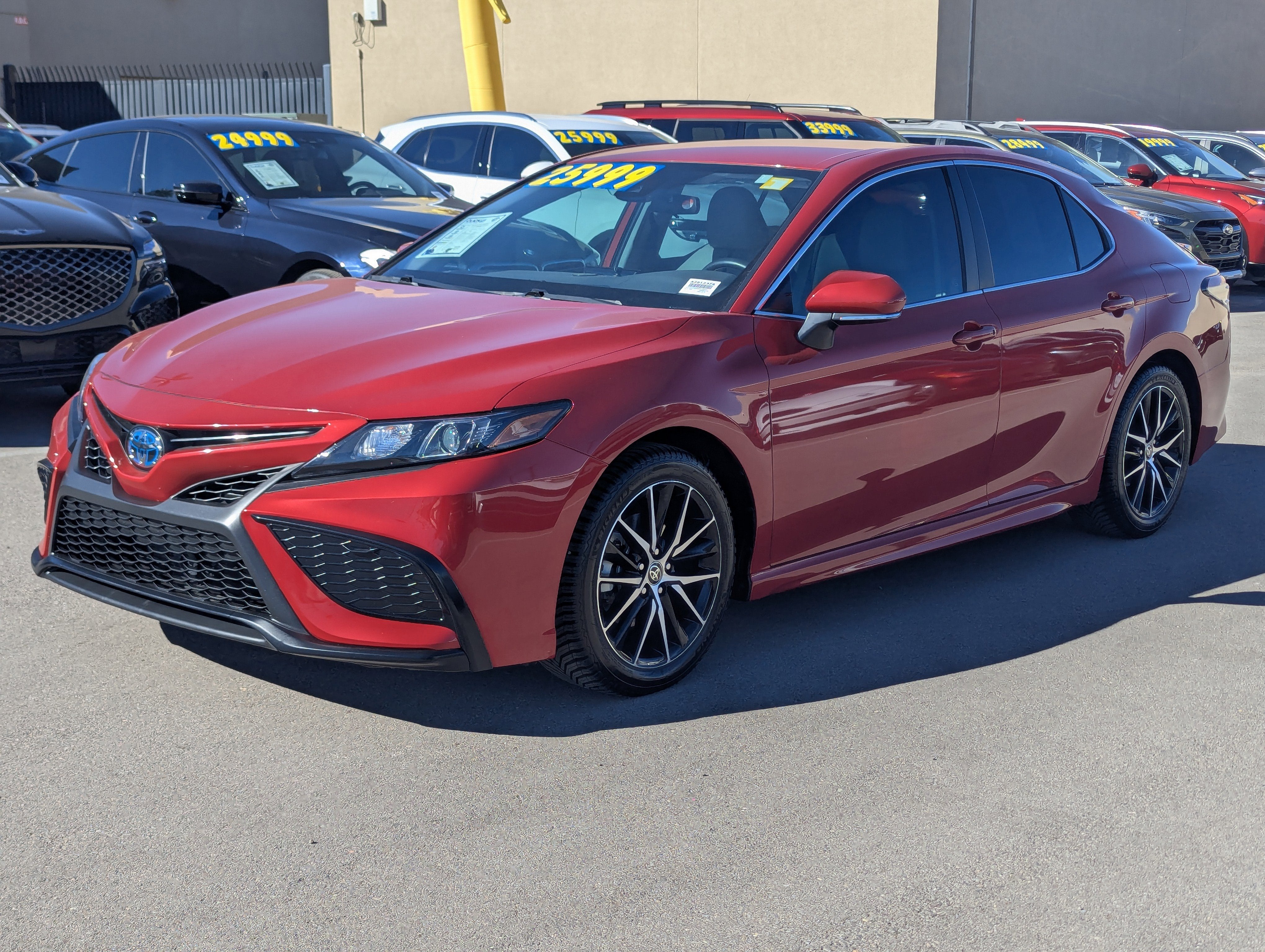 2022 Toyota Camry Hybrid SE