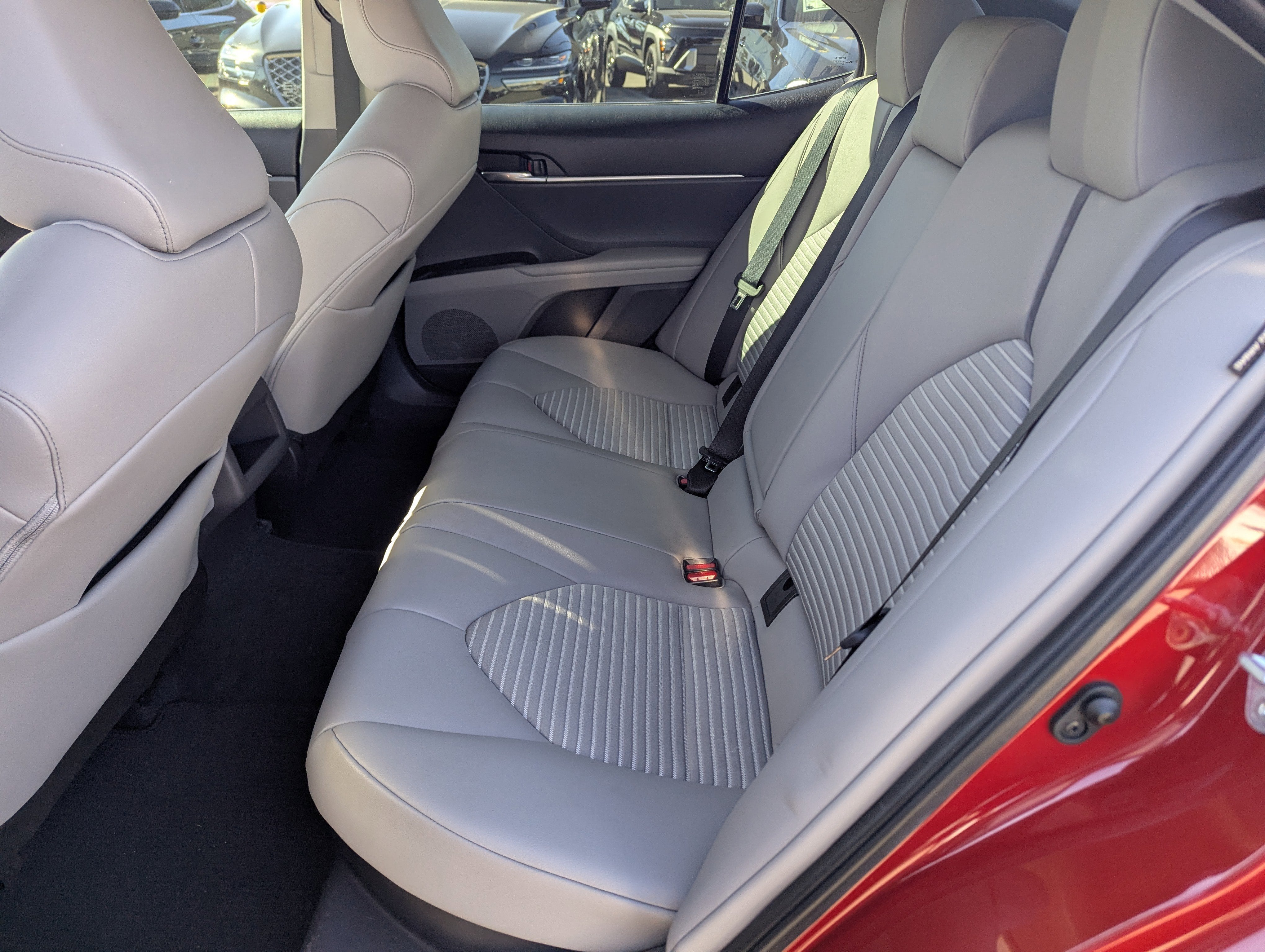 2022 Toyota Camry Hybrid SE