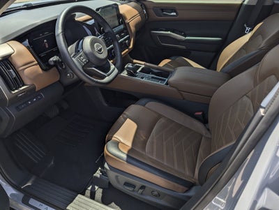 2025 Nissan Pathfinder Platinum