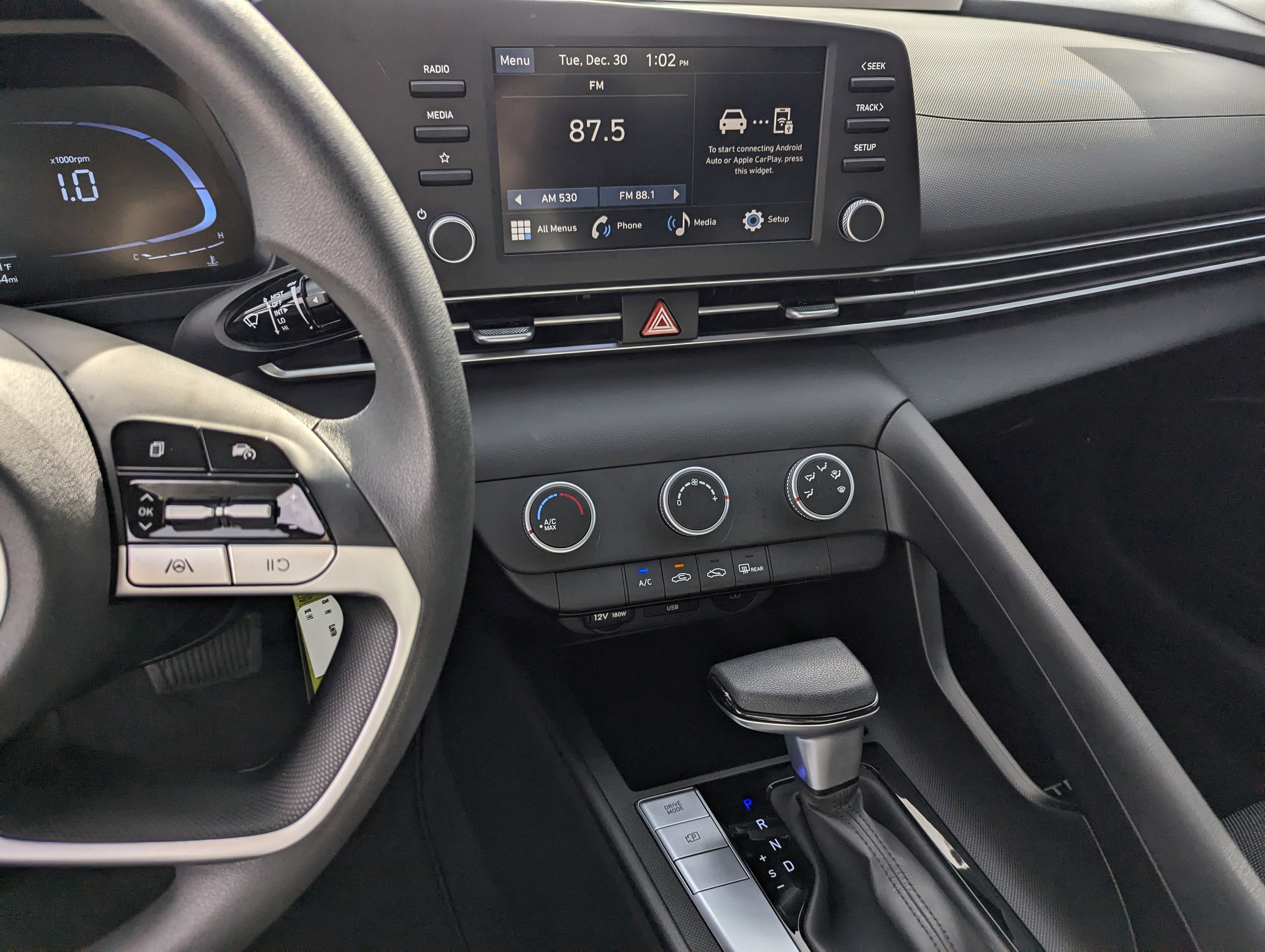 2025 Hyundai ELANTRA SE