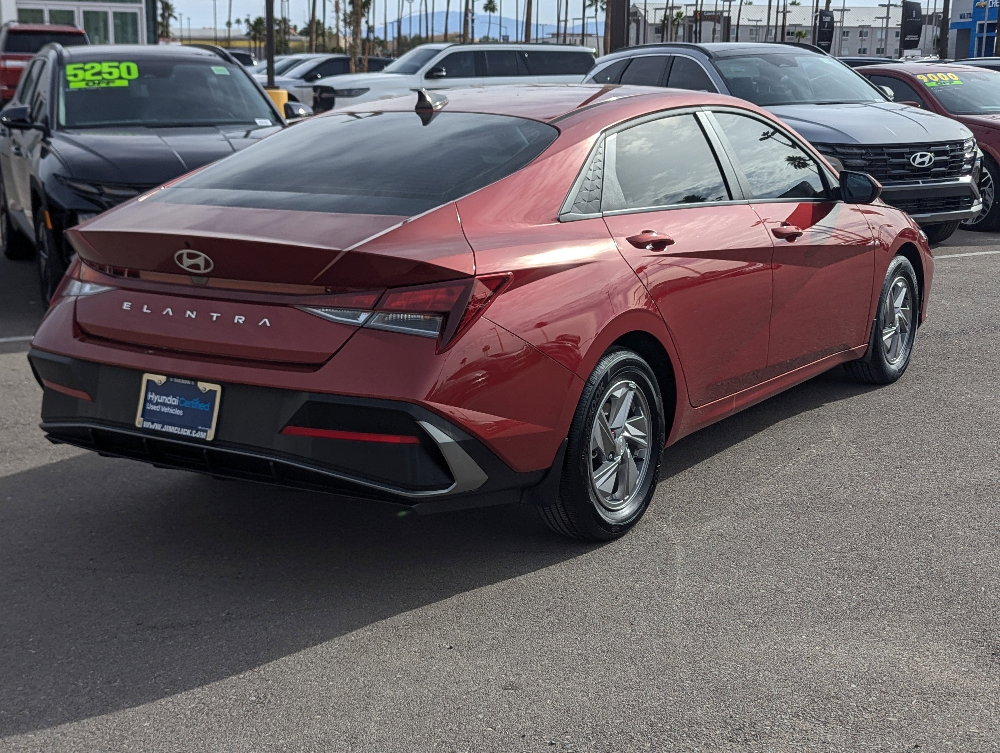 2025 Hyundai ELANTRA SE
